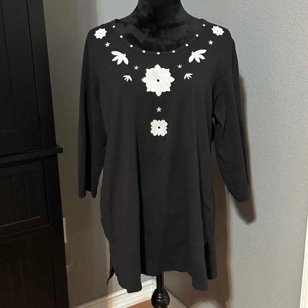 Susan Graver Style Womens Blouse L Black Embroidered Floral Tunic Top 3/4 Sleeve